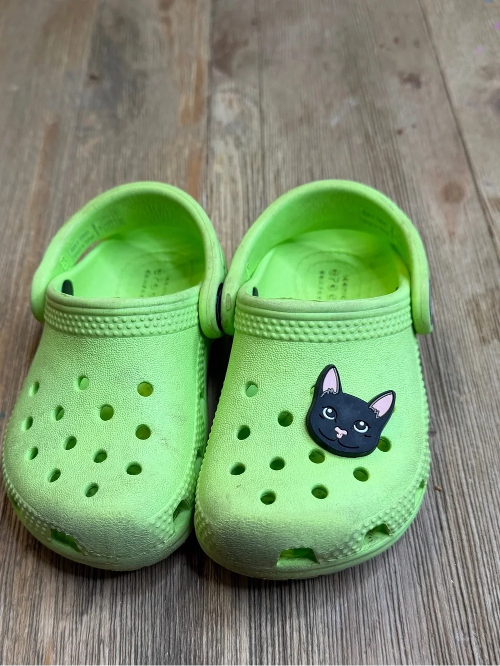 CROCS Kids Neon Green Clog Shoes with Cat Charm size C6